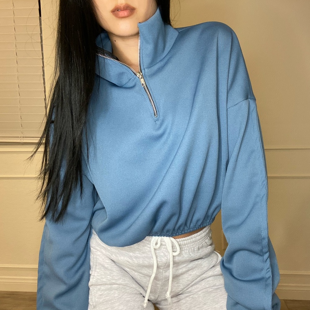 PrettyLittleThing Cropped Sweatshirt